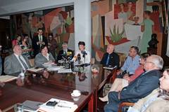 Rectores de la AVERU durante rueda de prensa efectuada en despacho rectoral de la UCV
