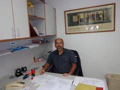 Prof. Armando Guerrero, Director del Comedor/Parte de los tubos dañados de la caldera.