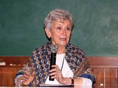 Profesora Tosca Hernández durante conferencia "La Universidad de Francisco De Venanzi"
